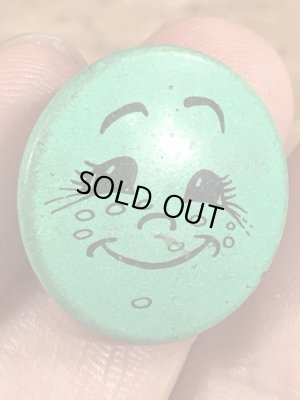 Creative House社製のスマイルのビンテージ缶バッジ