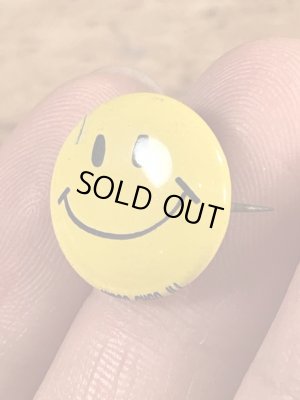 スマイルフェイスのブリキ製のヴィンテージ缶バッチ