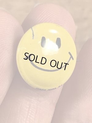 スマイルの顔が描かれたビンテージ缶バッジ