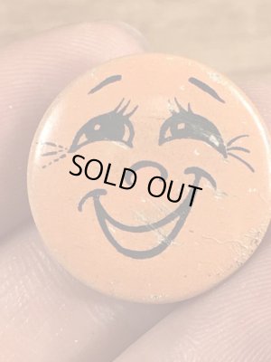 Creative House社製のスマイルのビンテージ缶バッジ