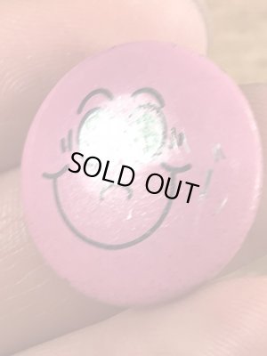 目が$マークになったスマイルフェイスのヴィンテージ缶バッチ