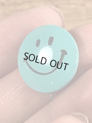 スマイルフェイスのブリキ製のヴィンテージ缶バッチ