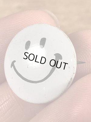 スマイルフェイスのブリキ製のヴィンテージ缶バッチ