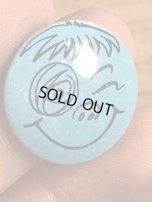 Creative House社製のスマイルのビンテージ缶バッジ