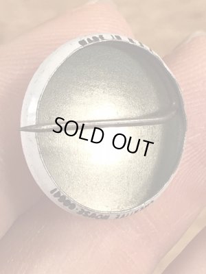 スマイルフェイスのブリキ製のヴィンテージ缶バッチ