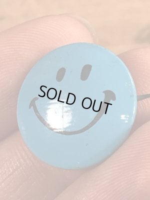 スマイルフェイスのブリキ製のヴィンテージ缶バッチ