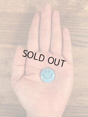 スマイルの顔が描かれたビンテージ缶バッジ