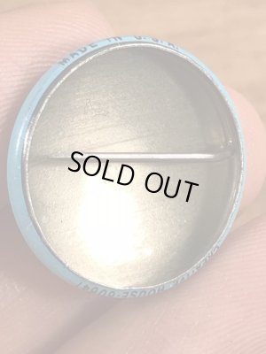 Creative House社製のスマイルフェイスのヴィンテージ缶バッチ