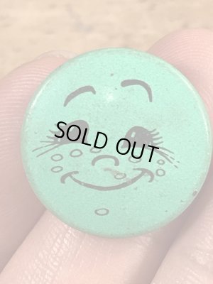 Creative House社製のスマイルのビンテージ缶バッジ