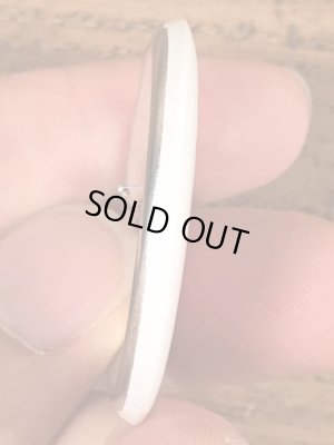 目がクローバーになったスマイルフェイスのヴィンテージ缶バッチ