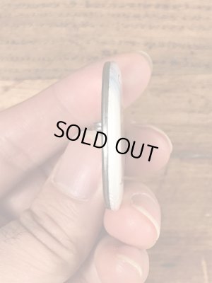 80年代頃の企業物のビンテージ缶バッジ