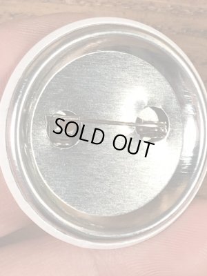 目がクローバーになったスマイルフェイスのヴィンテージ缶バッチ