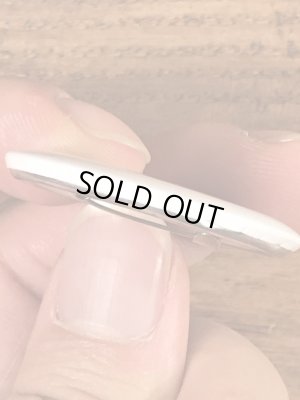 目がクローバーになったスマイルフェイスのヴィンテージ缶バッチ