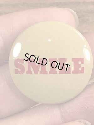 70年代〜頃のスマイルの文字が書かれたビンテージ缶バッジ