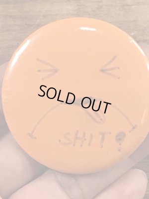 70年代〜頃のShitが描かれたビンテージ缶バッジ