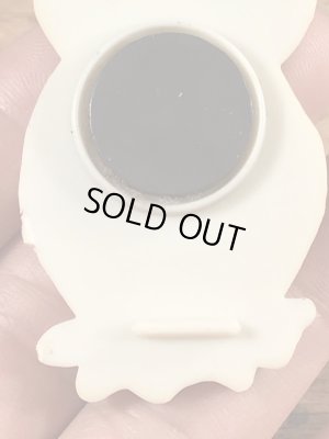 プラスチック製のフクロウのヴィンテージマグネット