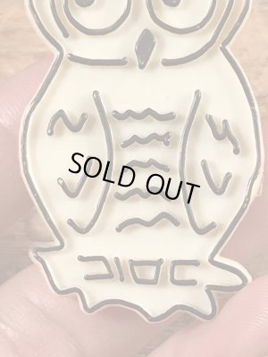 プラスチック製のフクロウのヴィンテージマグネット