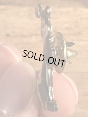 80年代頃のルーニーテューンズのペペルピューのヴィンテージピンバッチ