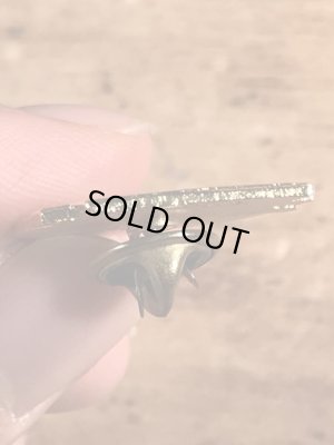 80年代頃のルーニーテューンズのバッグスバニーのビンテージピンバッジ