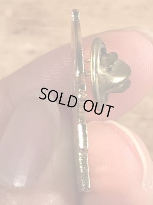 80年代頃のルーニーテューンズのバッグスバニーのビンテージピンバッジ