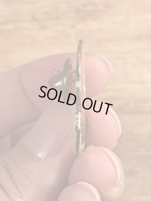 80年代頃のルーニーテューンズのバッグスバニーのビンテージピンバッジ