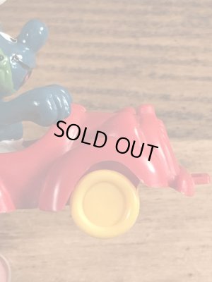 オープンカーに乗ったスーパースマーフのヴィンテージPVCフィギュア