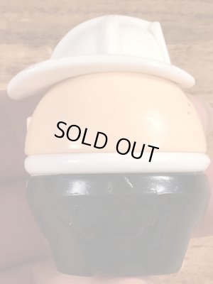 80年代頃のリトルタイクスの白のヘルメットの消防士のヴィンテージトドルトッツ