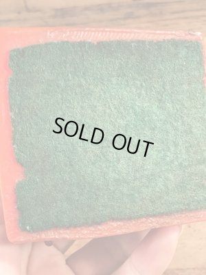 70年代頃のR.& W. Berrie社製のレッドデビルのヴィンテージメッセージドール