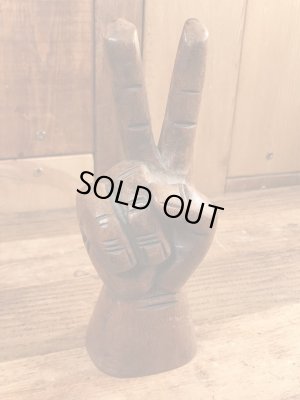 70年代頃のピースサインのビンテージの木彫り