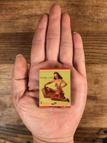 他の写真1: Advertising Pin Up Girl “Closed Case” Matchbook　ピンナップガール　ビンテージ　マッチブック　40〜50年代