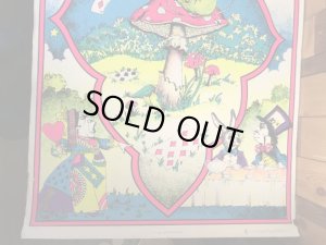 60〜70年代頃のアリスインワンダーランドのパロディのビンテージブラックライトポスター