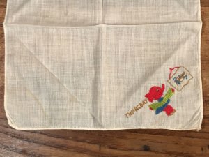 50’sのゾウの刺繡が入ったヴィンテージの子供用ハンカチ