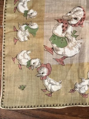 50年代頃のアヒルの親子が描かれたビンテージキッズハンカチ