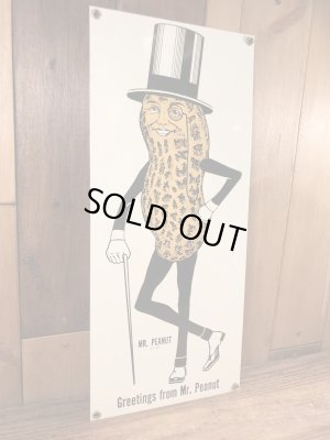 90年代頃の企業キャラクターのミスターピーナッツのビンテージの看板