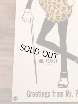 90年代頃の企業キャラクターのミスターピーナッツのビンテージの看板