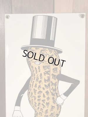 90年代頃の企業キャラクターのミスターピーナッツのビンテージの看板