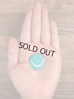 70年代頃のスマイルフェイスのビンテージの缶バッジ