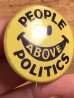 70年代頃のPeople Above Politicsのスマイルのビンテージの缶バッジ