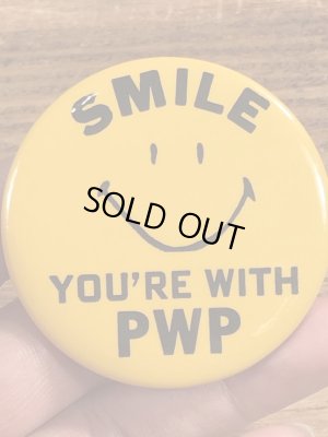 70年代頃の企業物のスマイルフェイスのビンテージの缶バッジ