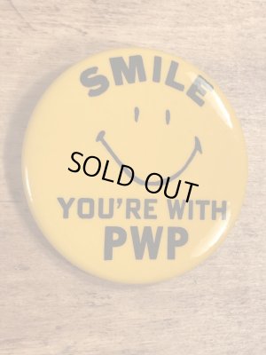 70年代頃の企業物のスマイルフェイスのビンテージの缶バッジ