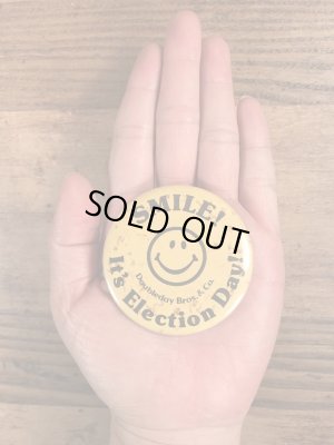 70年代頃の企業物のスマイルのビンテージの缶バッジ