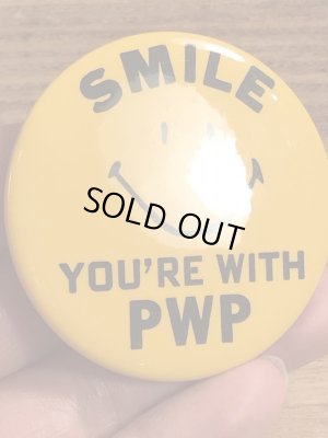 70年代頃の企業物のスマイルフェイスのビンテージの缶バッジ