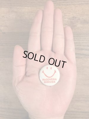 70年代頃の選挙時のスマイルが描かれたビンテージの缶バッジ