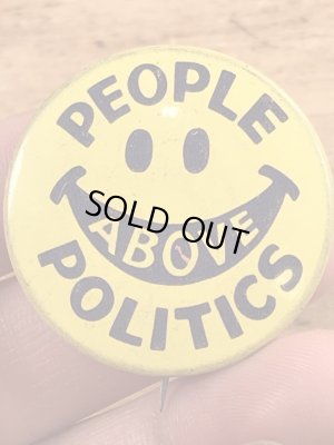 70年代頃のPeople Above Politicsのスマイルのビンテージの缶バッジ