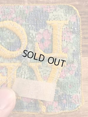 70年代頃の花柄のLoveと書かれたビンテージの刺繡ワッペン