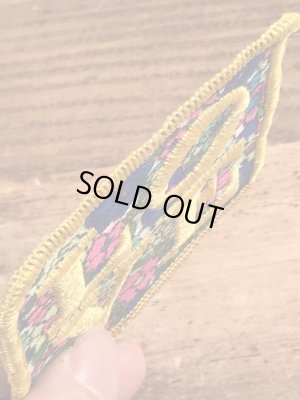 70年代頃の花柄のLoveと書かれたビンテージの刺繡ワッペン