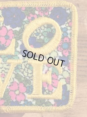 70’sの花柄のラブと書かれたヴィンテージの刺繡パッチ