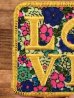 70年代頃の花柄のLoveと書かれたビンテージの刺繡ワッペン