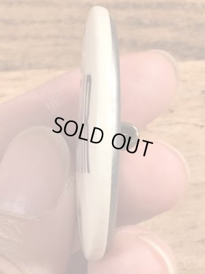 〜40年代頃のMonitorと書かれたビンテージの缶バッジ