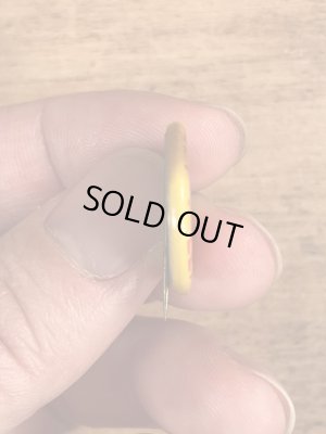 30年代頃の企業物のビンテージの缶バッジ